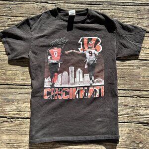 Vintage Cincinnati Red and Bengals Black Graphic T Shirt Size Medium